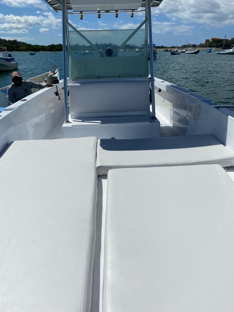 28ft Robalo Center Console