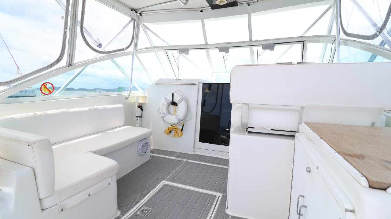 35ft Cabo Express Deck