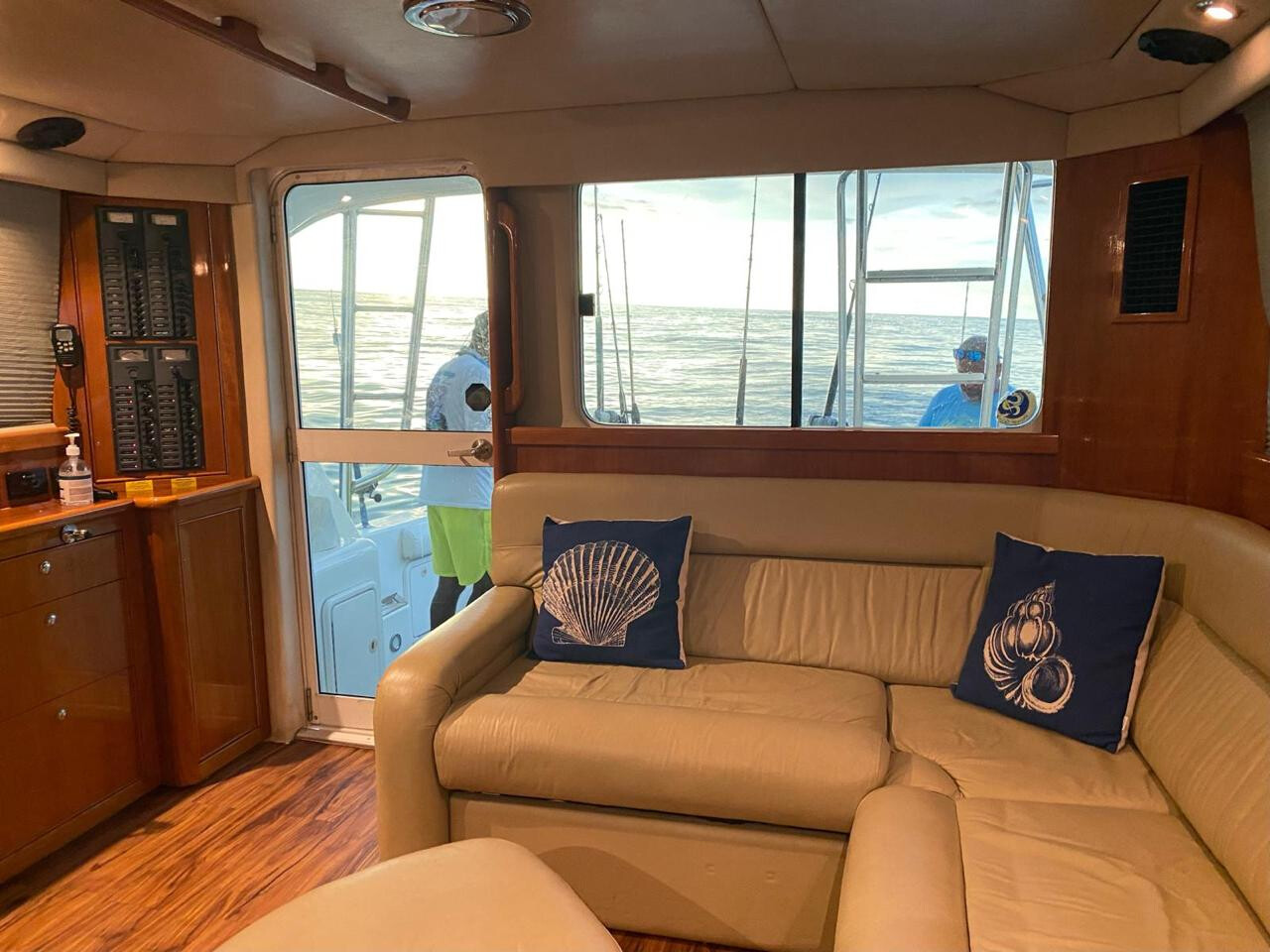 43ft Riviera Lounge